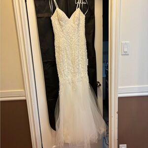 Lulu's Elegant White Wedding Dress